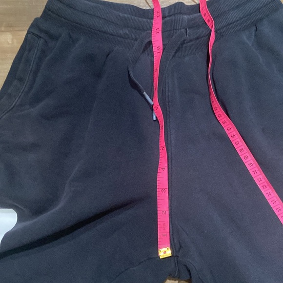 Under Armour Men's Black Athletic Shorts - Picture 4 of 6